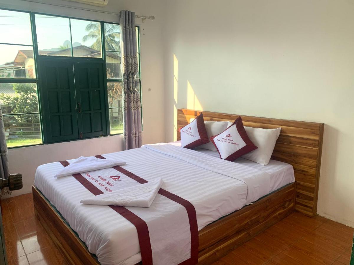 Vang Vieng Lily Backpackers Hostel Экстерьер фото